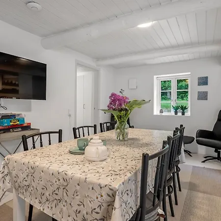 Chrissie - 3km From The Sea By Interhome *