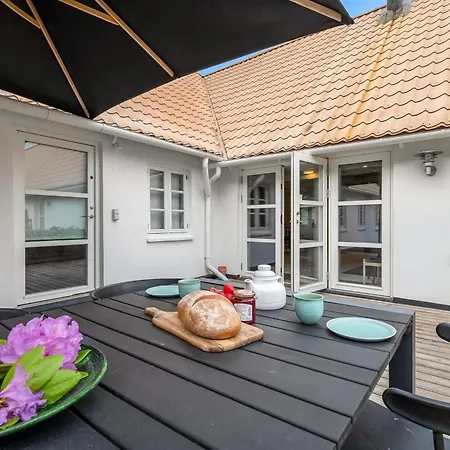 Chrissie - 3km From The Sea By Interhome *